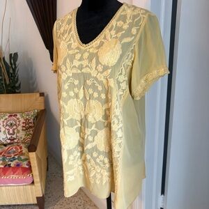 KARYN SEO Anthropologie Pale Yellow Embroidered Swing Top! Short Sleeve! EX COND